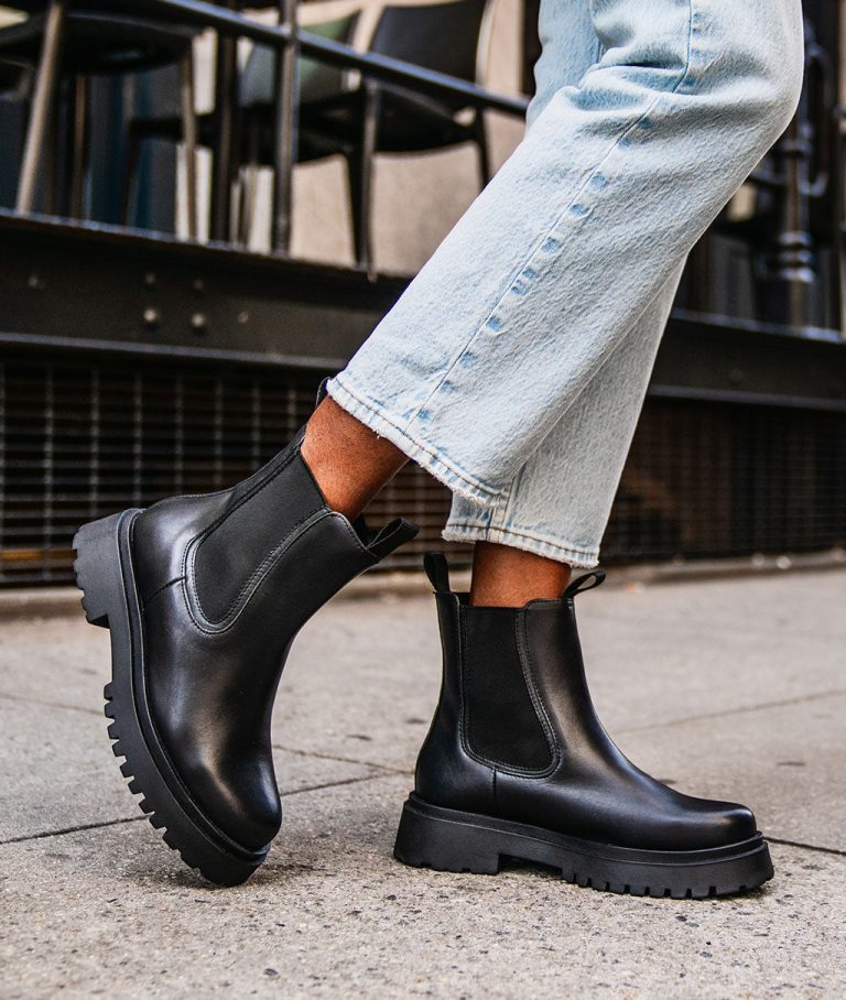 WOMEN'S BOOTS